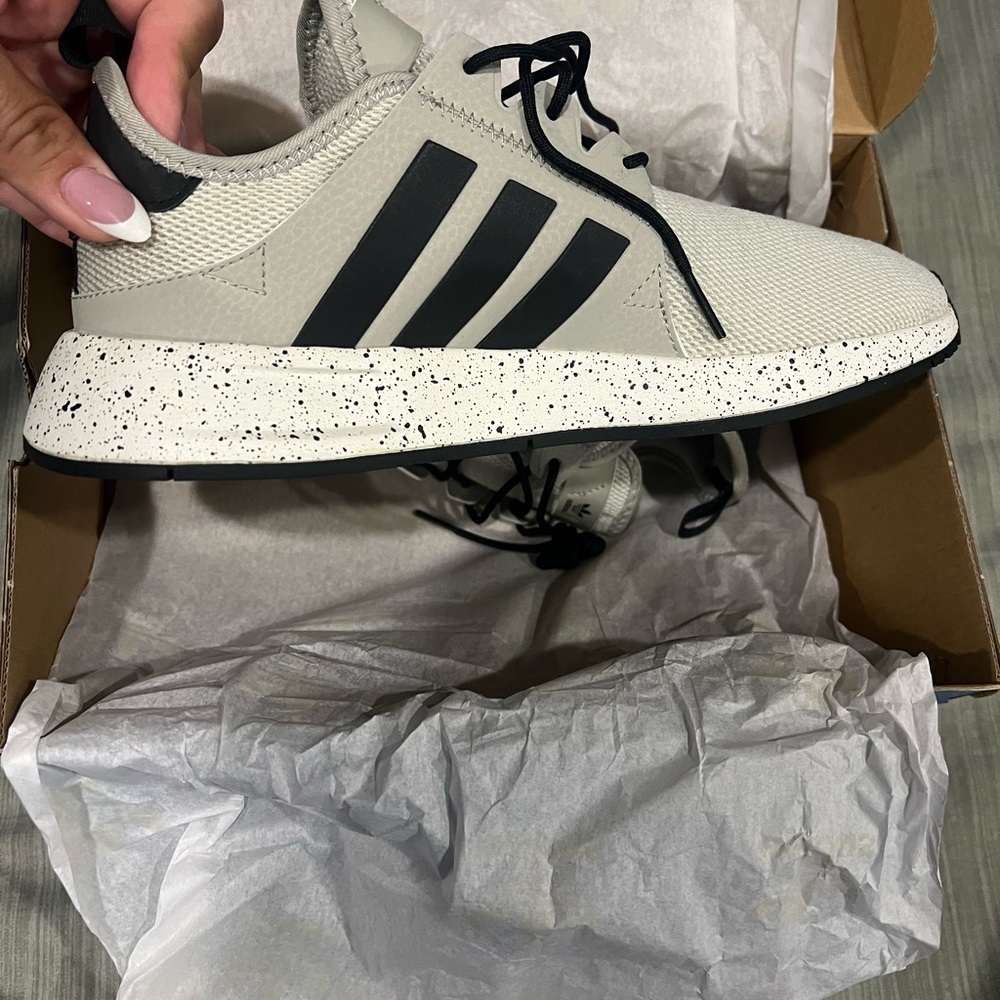 Adidas Men's Light Gray and Black Sneakers